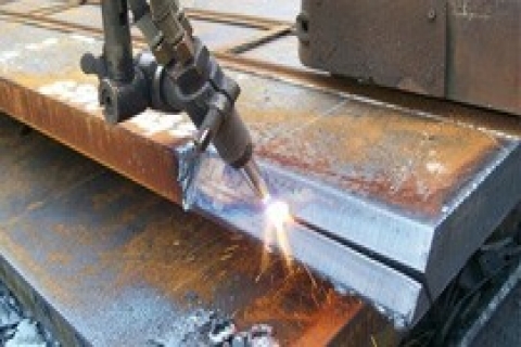 以杜瓦罐裝工業(yè)氣體為機(jī)械焊割供氣